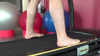 Physio démontrant réflexe d'agrippement du talon