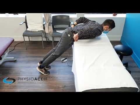 Exercice Fessier en bout de table - version membre inférieur - démonstration physiothérapie