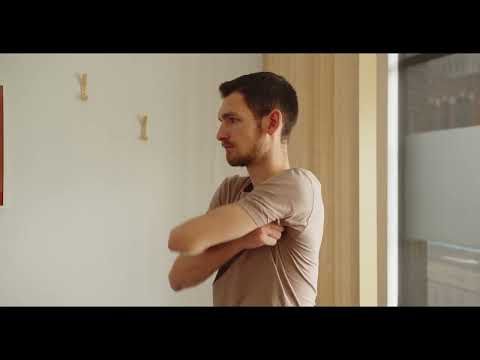 Demonstration: Position of the Shoulder Blades for Self-Relief