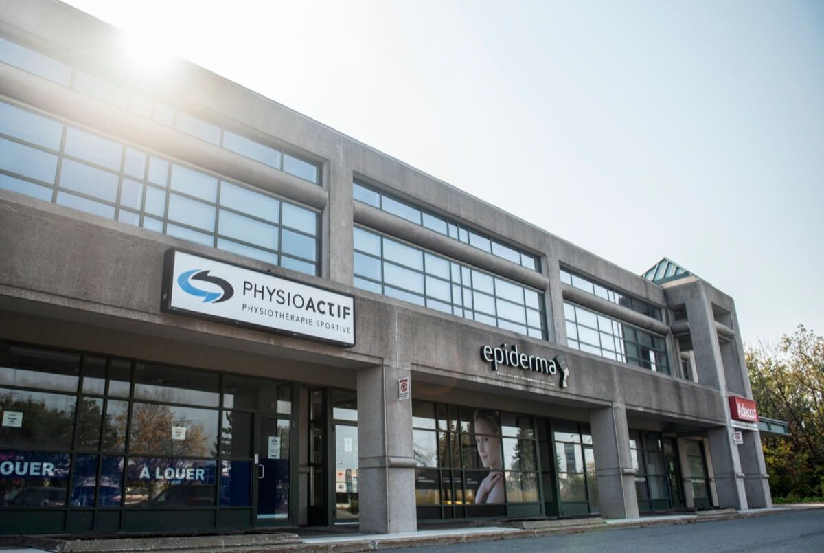 Façade de l'immeuble abritant la clinique Physioactif Laval à Laval, enseigne de physiothérapie sportive Physioactif