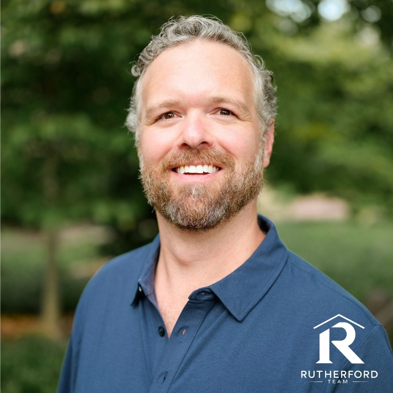 Headshot of Evan Rutherford