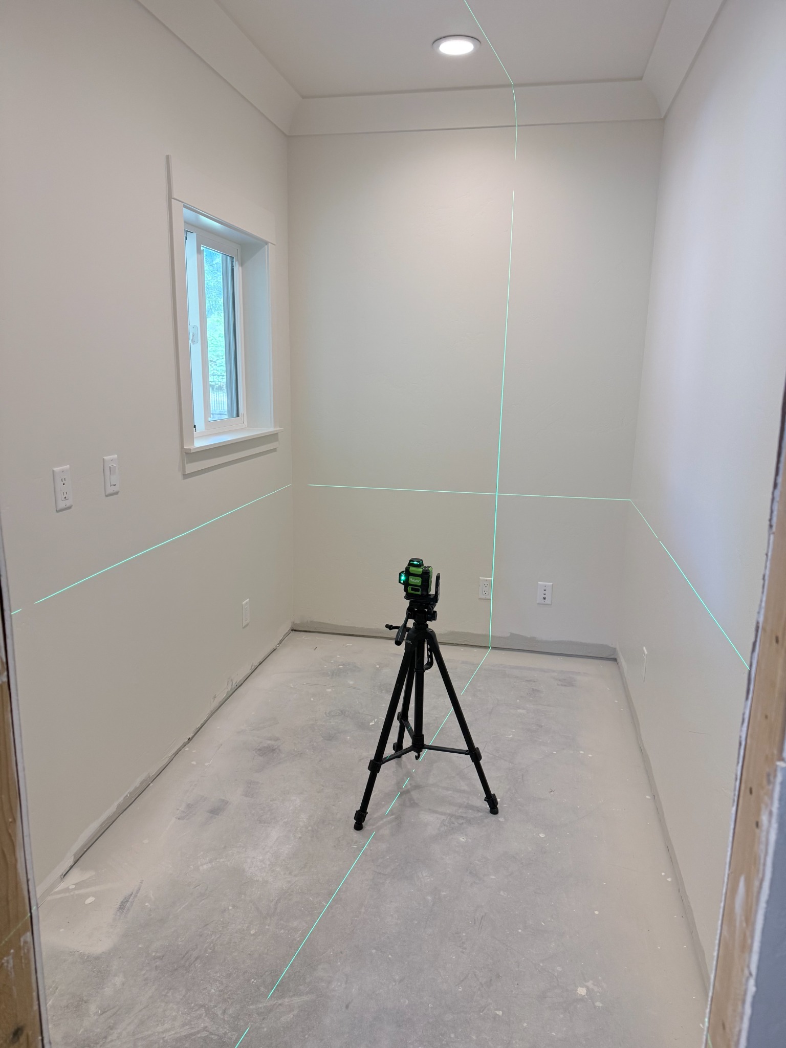 Empty room before a custom walk-in pantry build in Cottonwood, Arizona