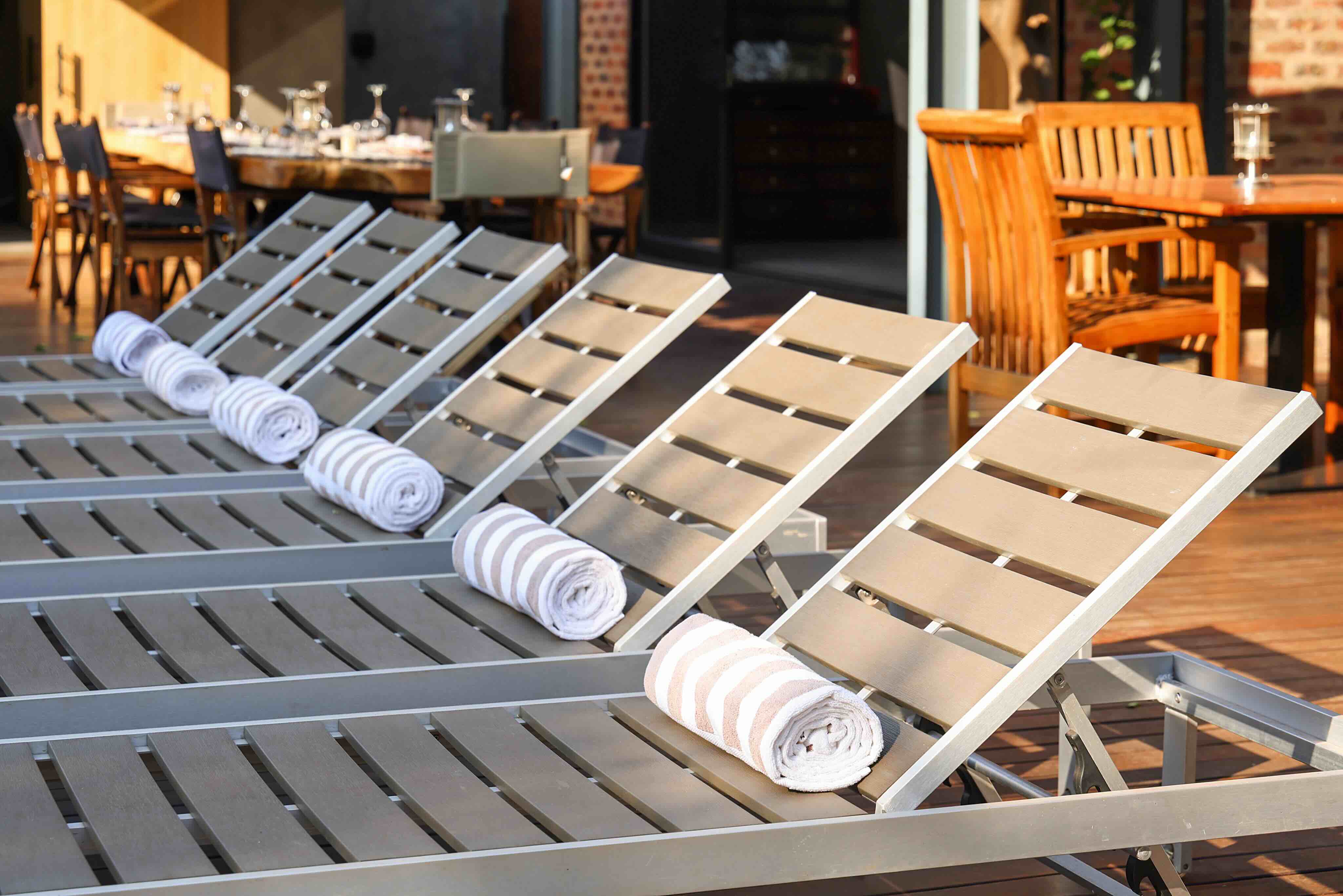 Naka Luxury Lodge Poolside