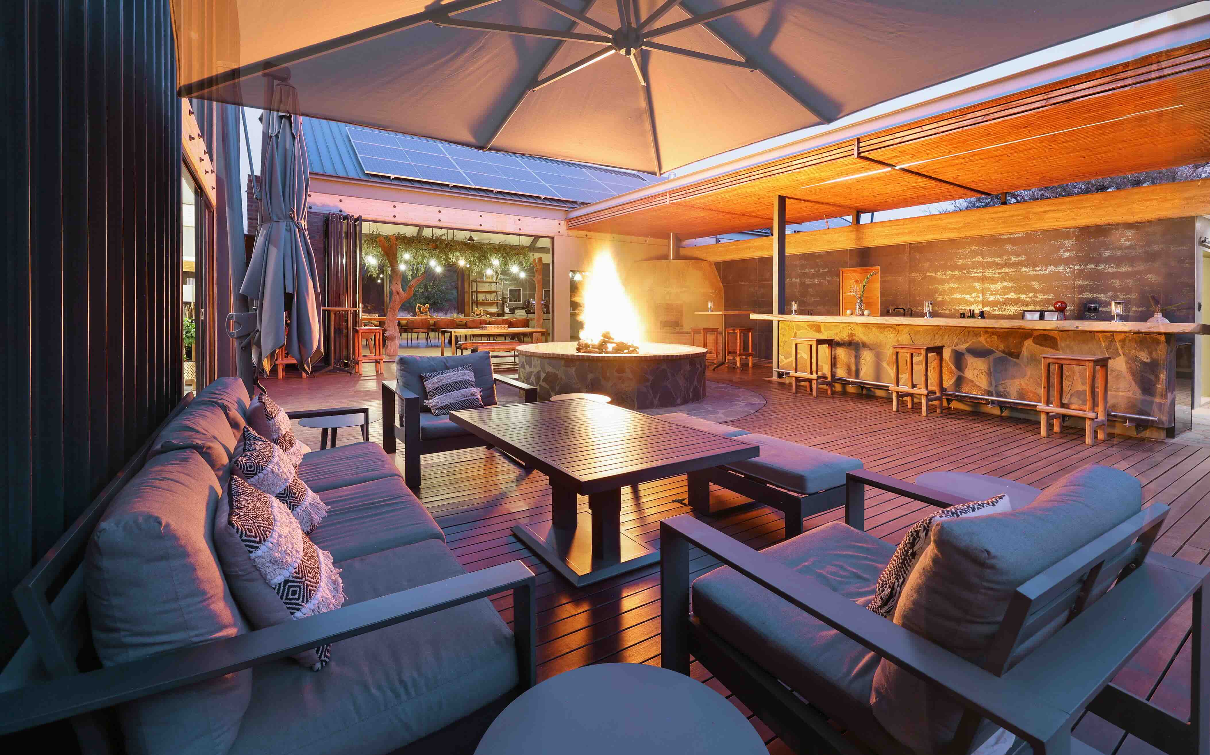 Naka Luxury Lodge Bar and Fire