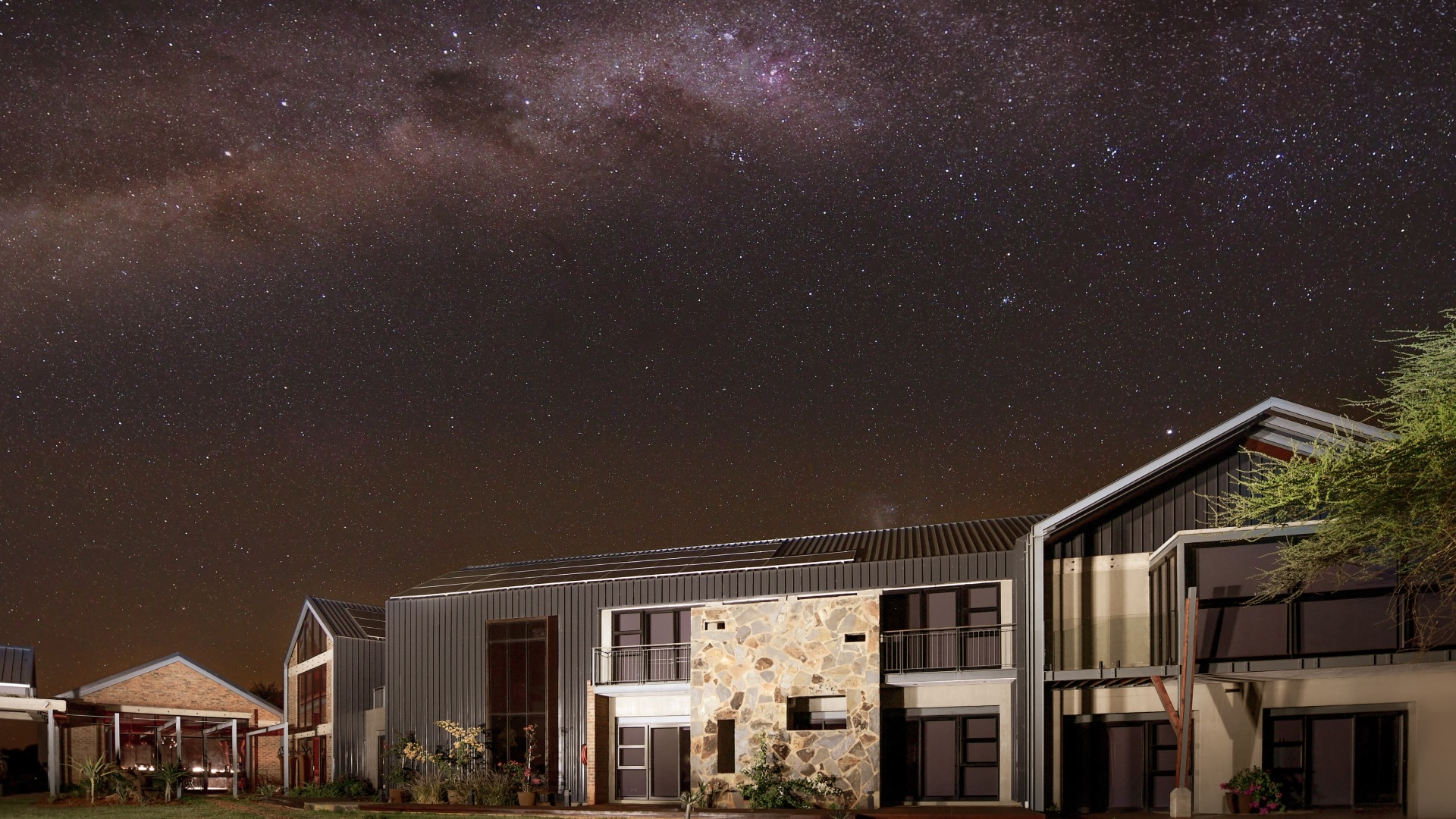 Starry night sky at Naka Luxury Lodge searching for Canopus star gazing experience