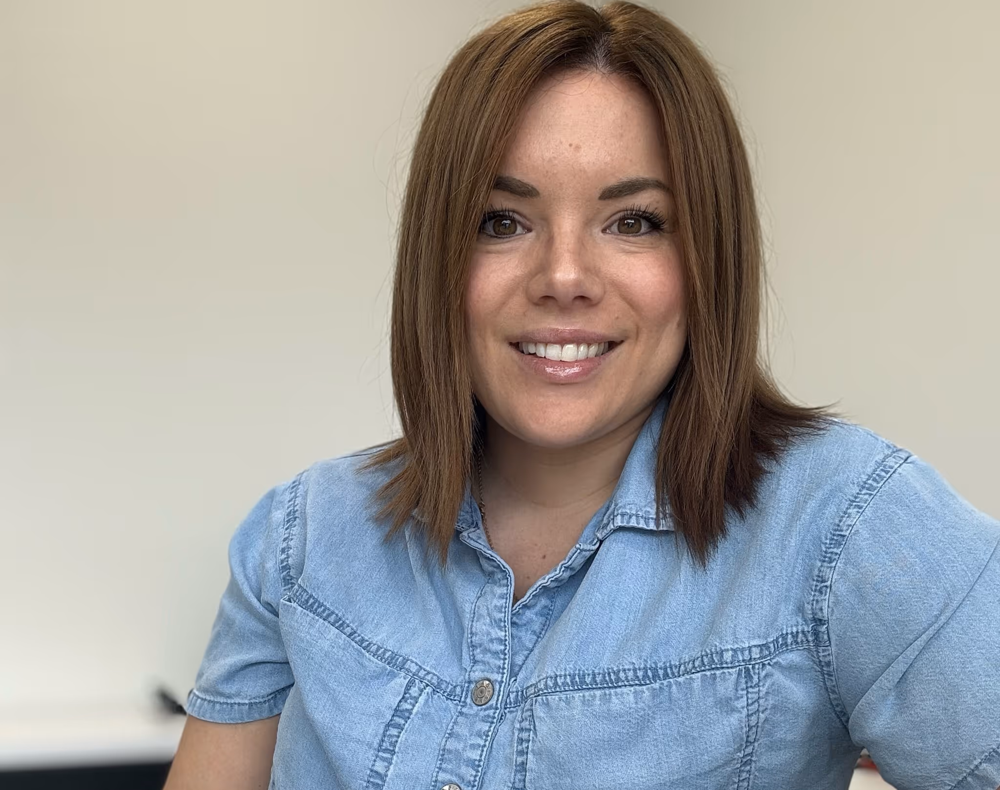 Mélina Poirier, adjointe administrative chez aukcio