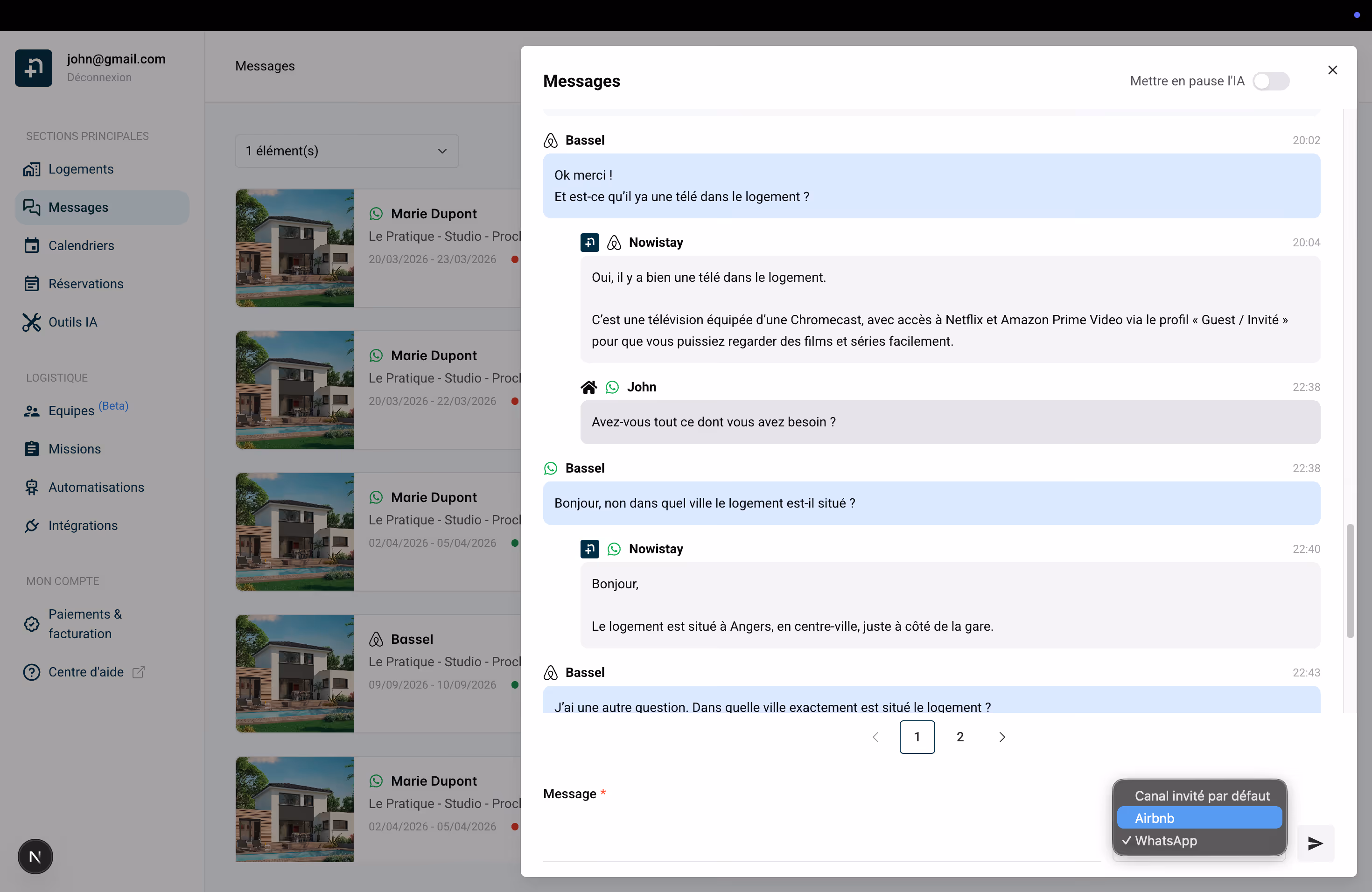 Fil de messages unifié sur Nowistay montrant les messages WhatsApp et Airbnb dans une même conversation