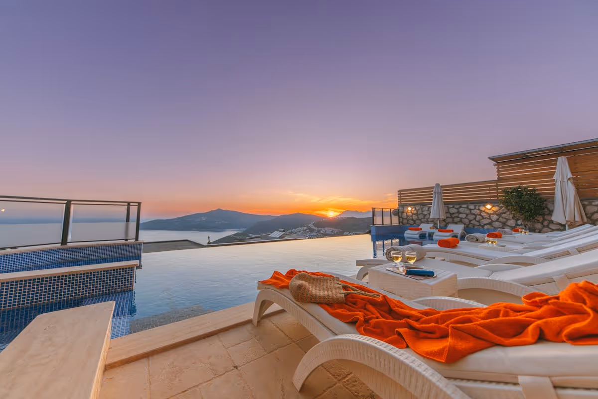 Luxury villa with pool and sea view