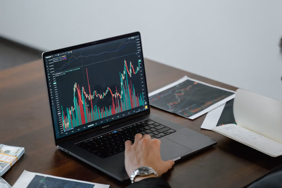Graphique analytique affiché sur un écran d'ordinateur portable