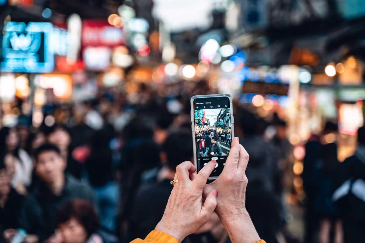 Host photographing a space with a smartphone for an accurate listing