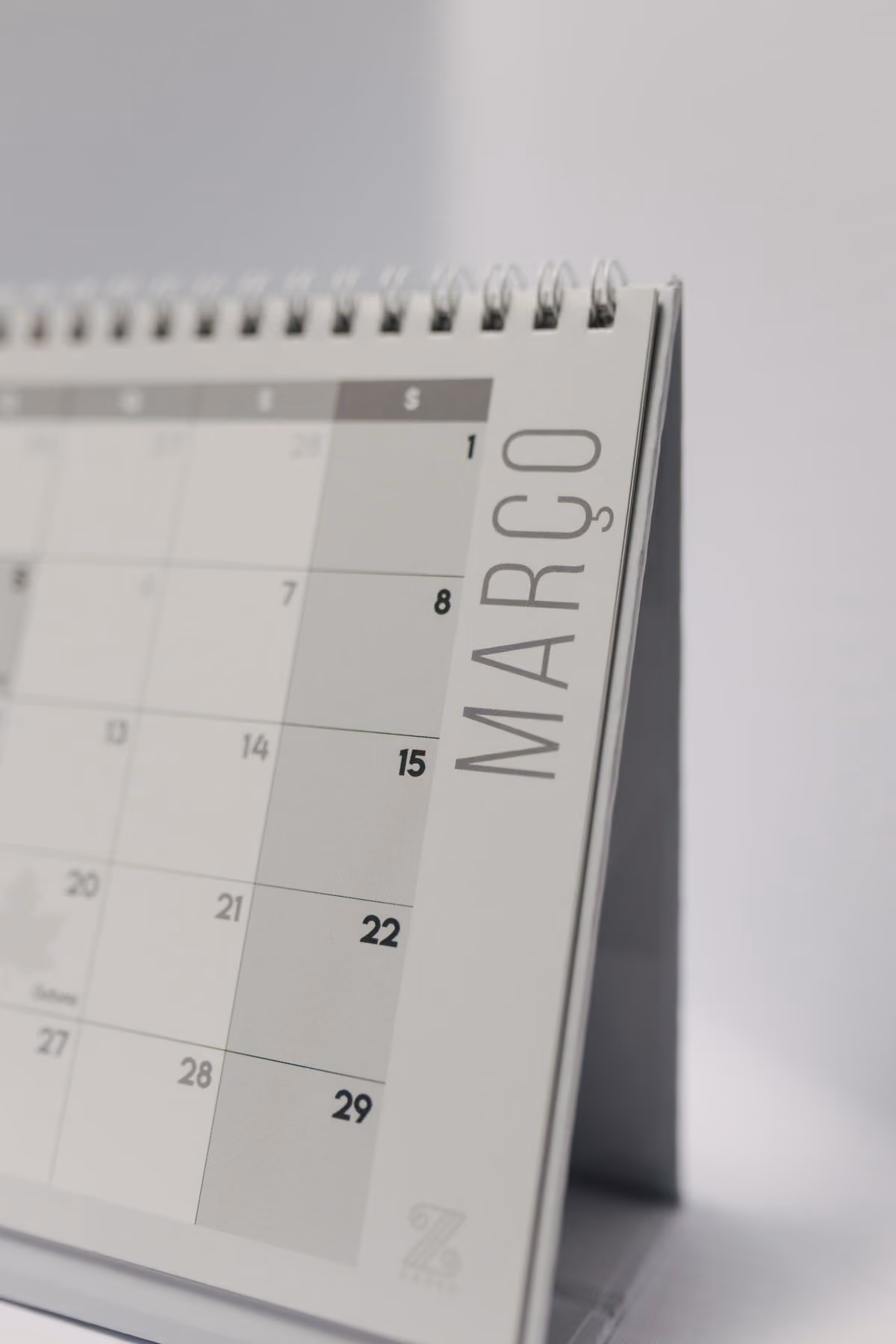 Desk calendar used to plan weekly and monthly stays
