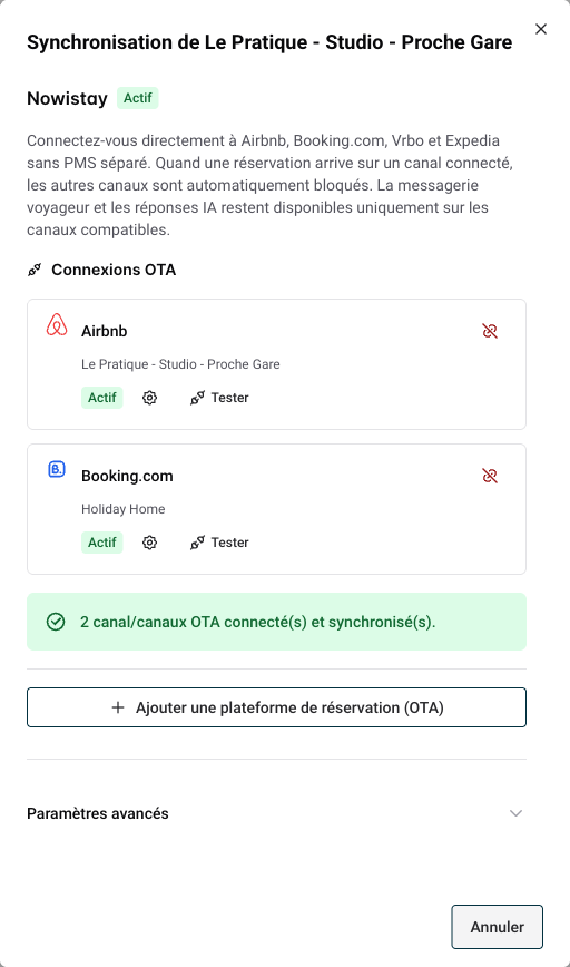 Fenêtre Synchronisation listant les connexions Airbnb et Booking.com, chacune avec son icône d'engrenage Paramètres du canal