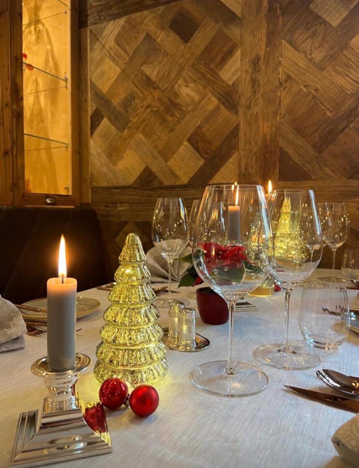 Festlich gedeckter Silvestertisch im Brauhotel Weitra
