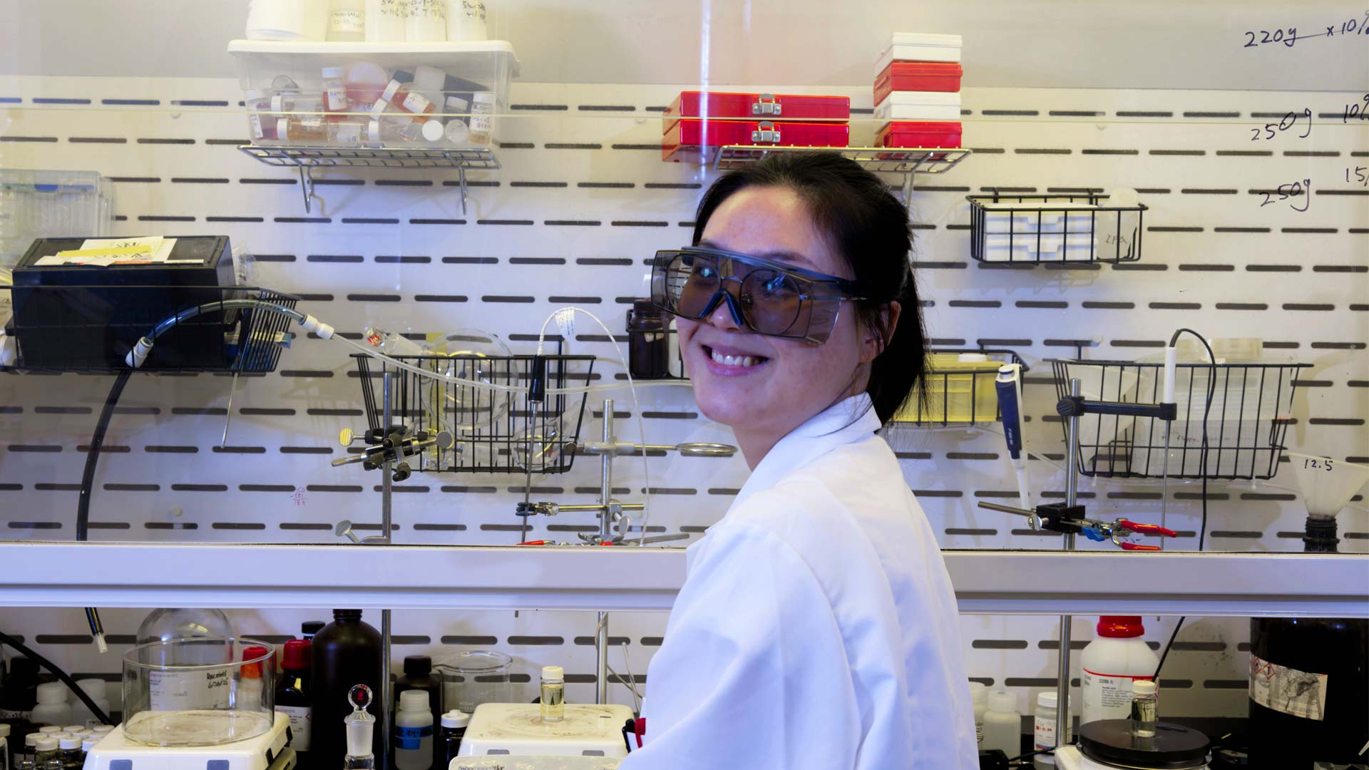 Magic Leap engineer experimenting with waveguide materials in the lab.