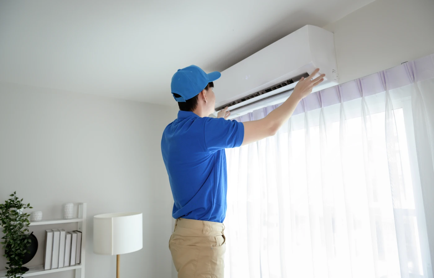 Klimaanlage im Zimmer montieren