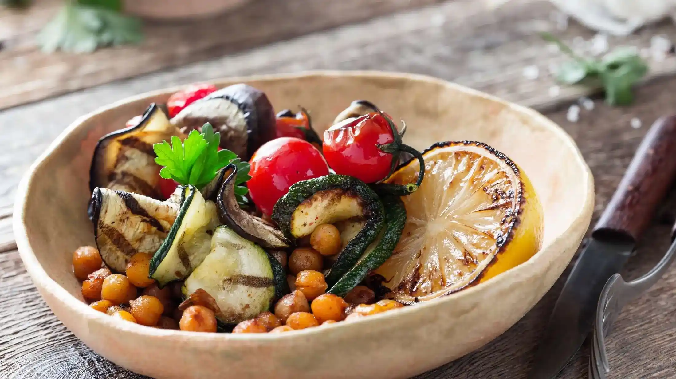 Preparing a plant-based meal reduces your carbon footprint and supports sustainability. Choose seasonal ingredients, try simple swaps, and enjoy a delicious, eco-friendly dish that’s good for you.