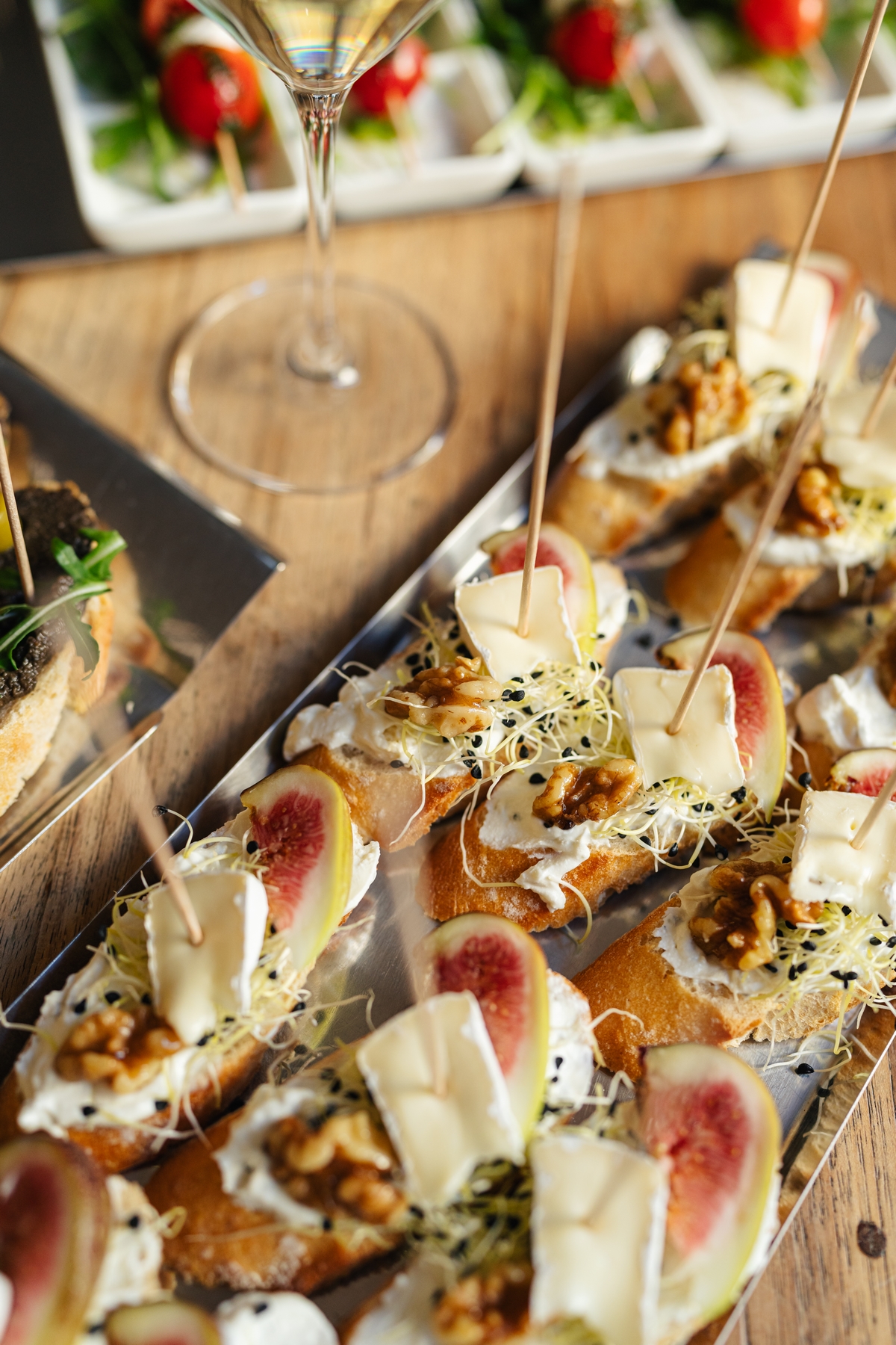 dejvice catering tapas s hermelínem fíkem a vlašským ořechem