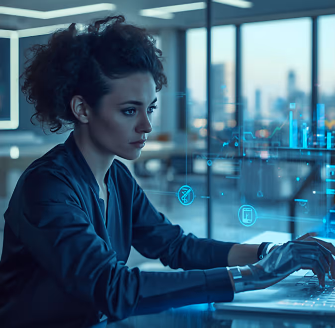 Marketer arbeitet mit holografischem KI-Assistenten, der Kampagnen-Assets generiert.