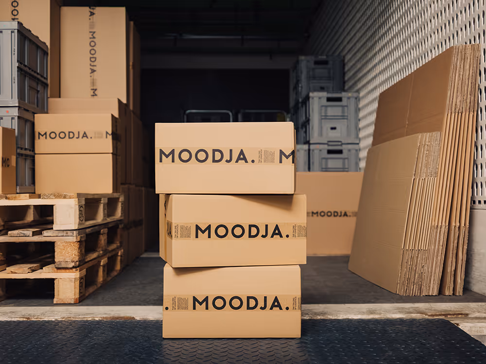 fulfillment einfach erklärt, lkw mit moodja kartons