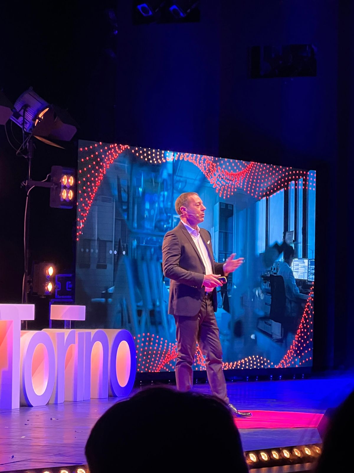 Massimiliano Boggetti sul palco del TEDxTorino