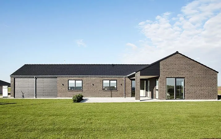 Hybel vinkelhus med saddeltag