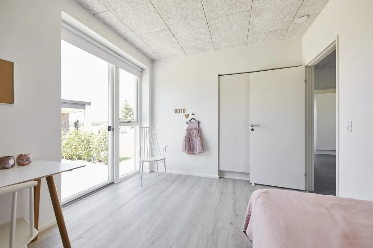 Børneværelse og indbyggede skabe Hybel Huse