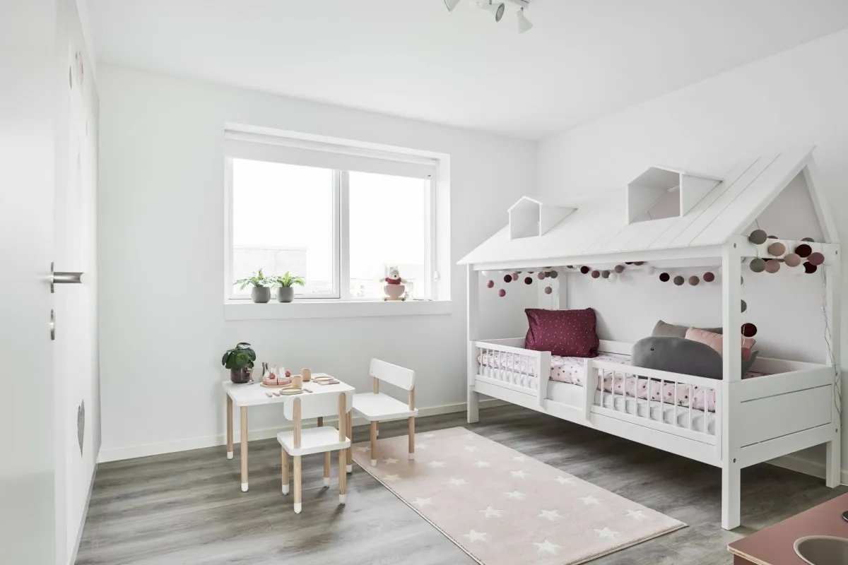 Børneværelse og gulv Hybel Huse