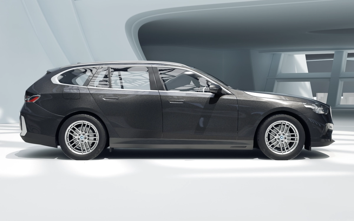 BMW i5 Touring zijaanzicht