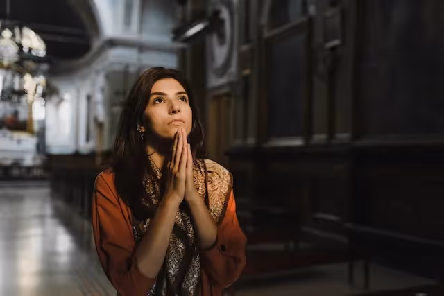 woman praying