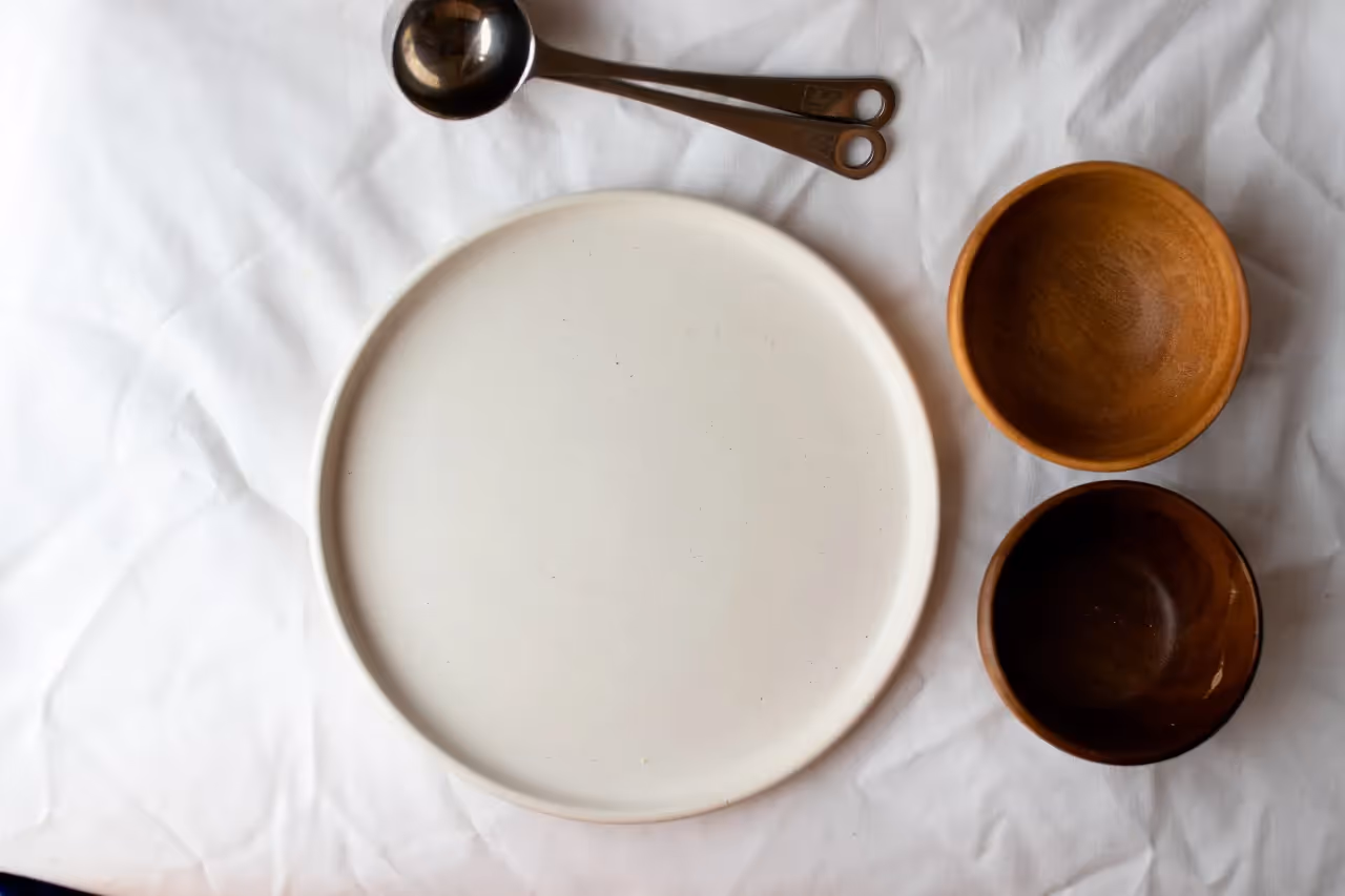 Empty plate and bowls.