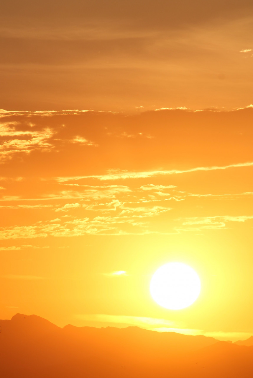 The shining sun over mountains
