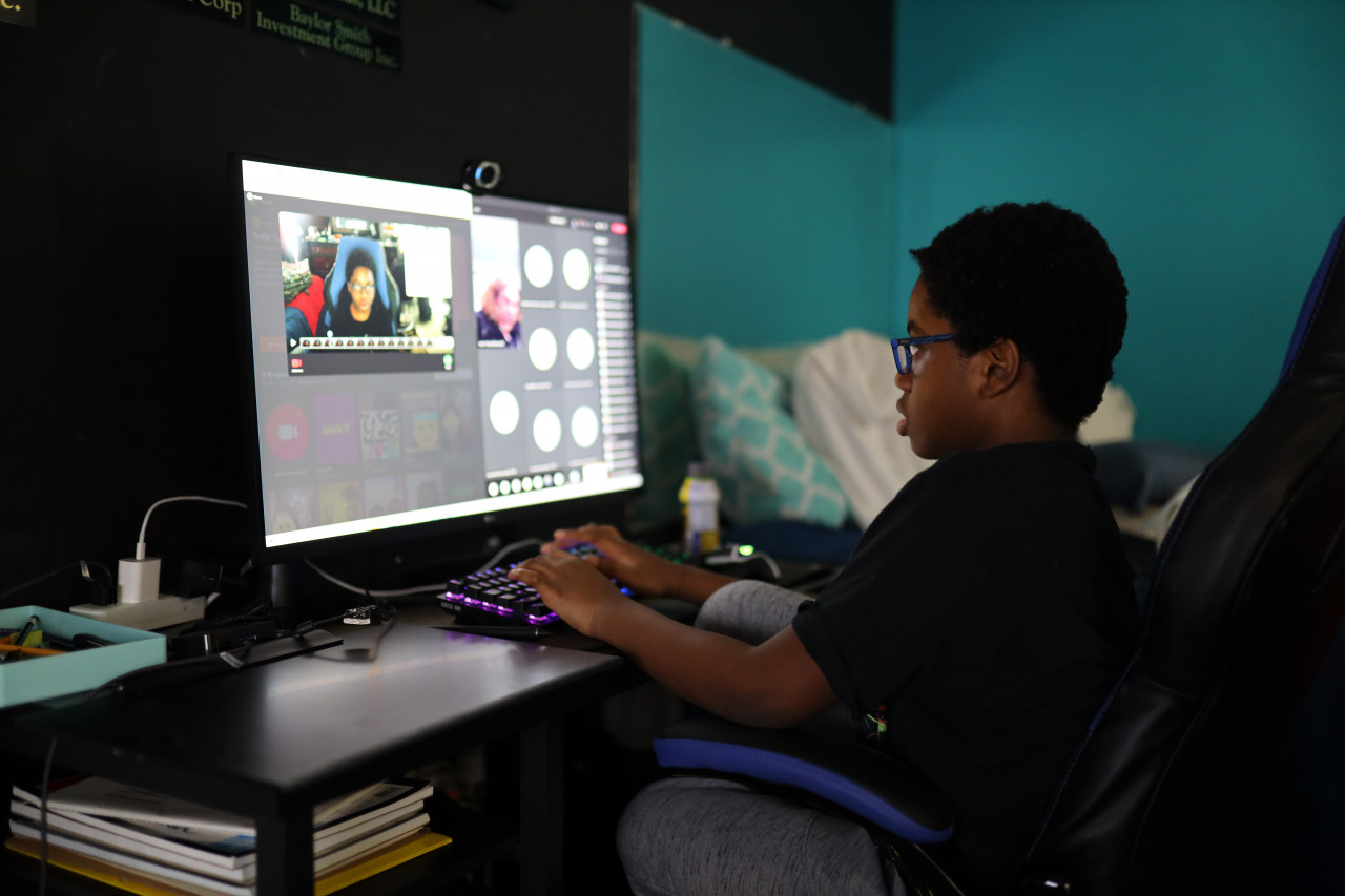 A boy learning on his pc.