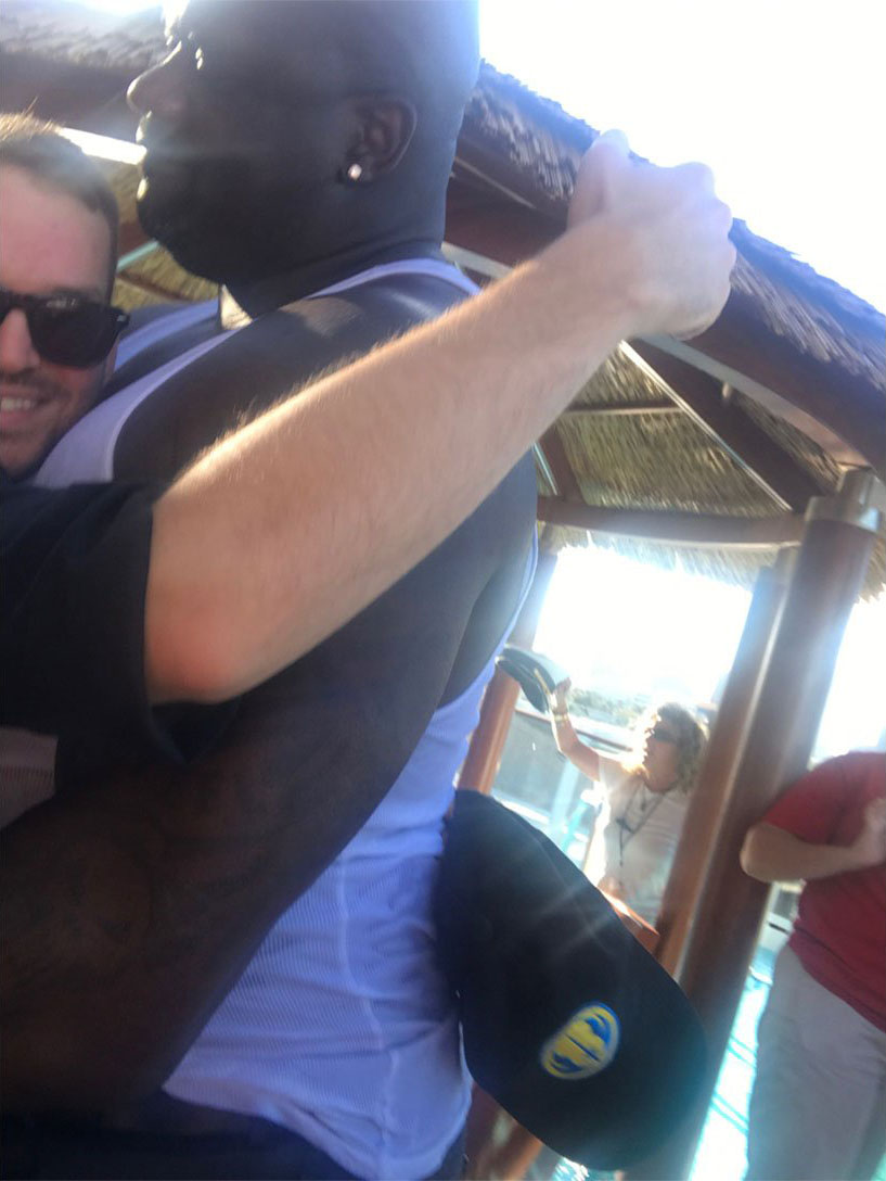 me and shaq hug