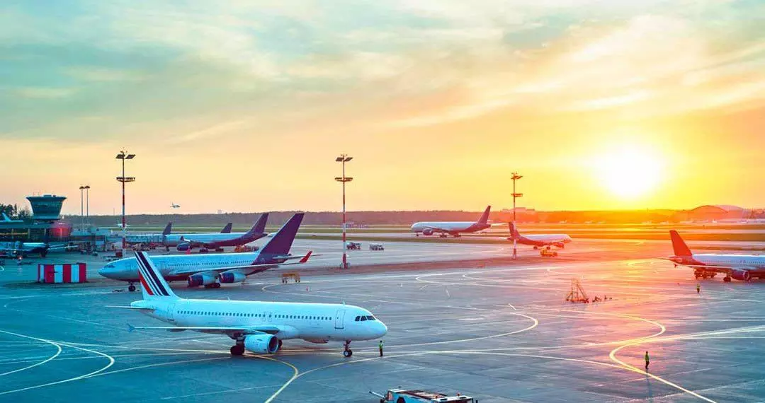 Como funciona um voo com escala?