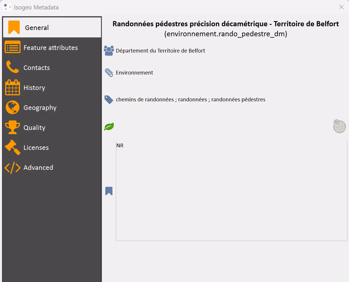Fiche de métadonnées dans QGIS sur les randonnées pédestres