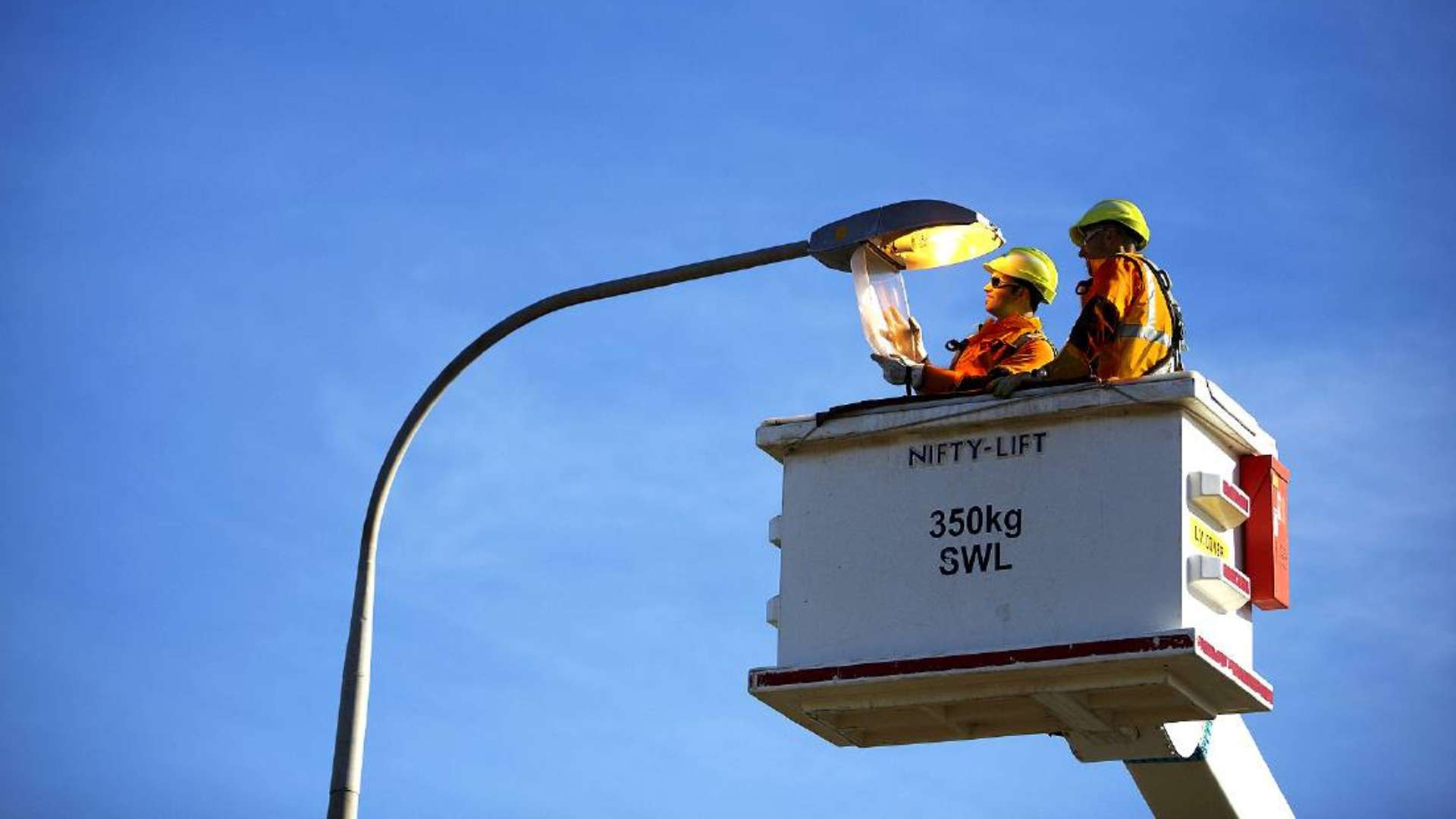 Installation of Energy Efficient Street Lights needs to be tracked for Increased Savings and Utilization of Resources