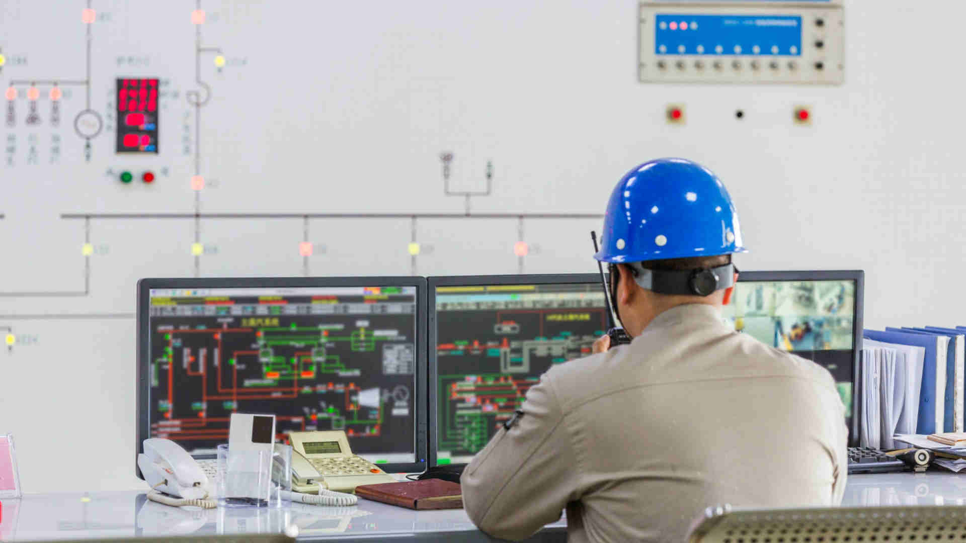 Utility metering solutions ecosystem showing smart meters, MDMS, workforce management, and customer portals
