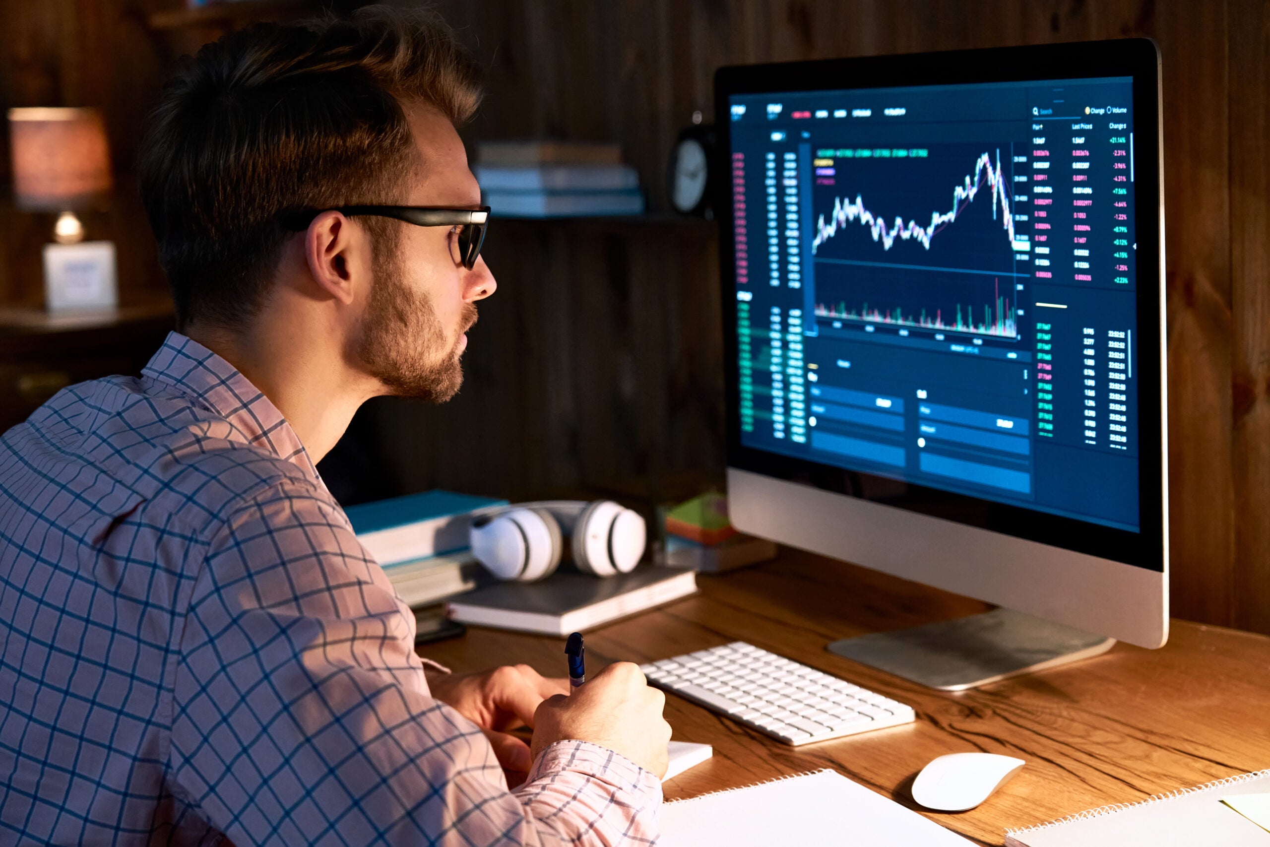 man wearing glass and a white shirt - Automated Futures Trading