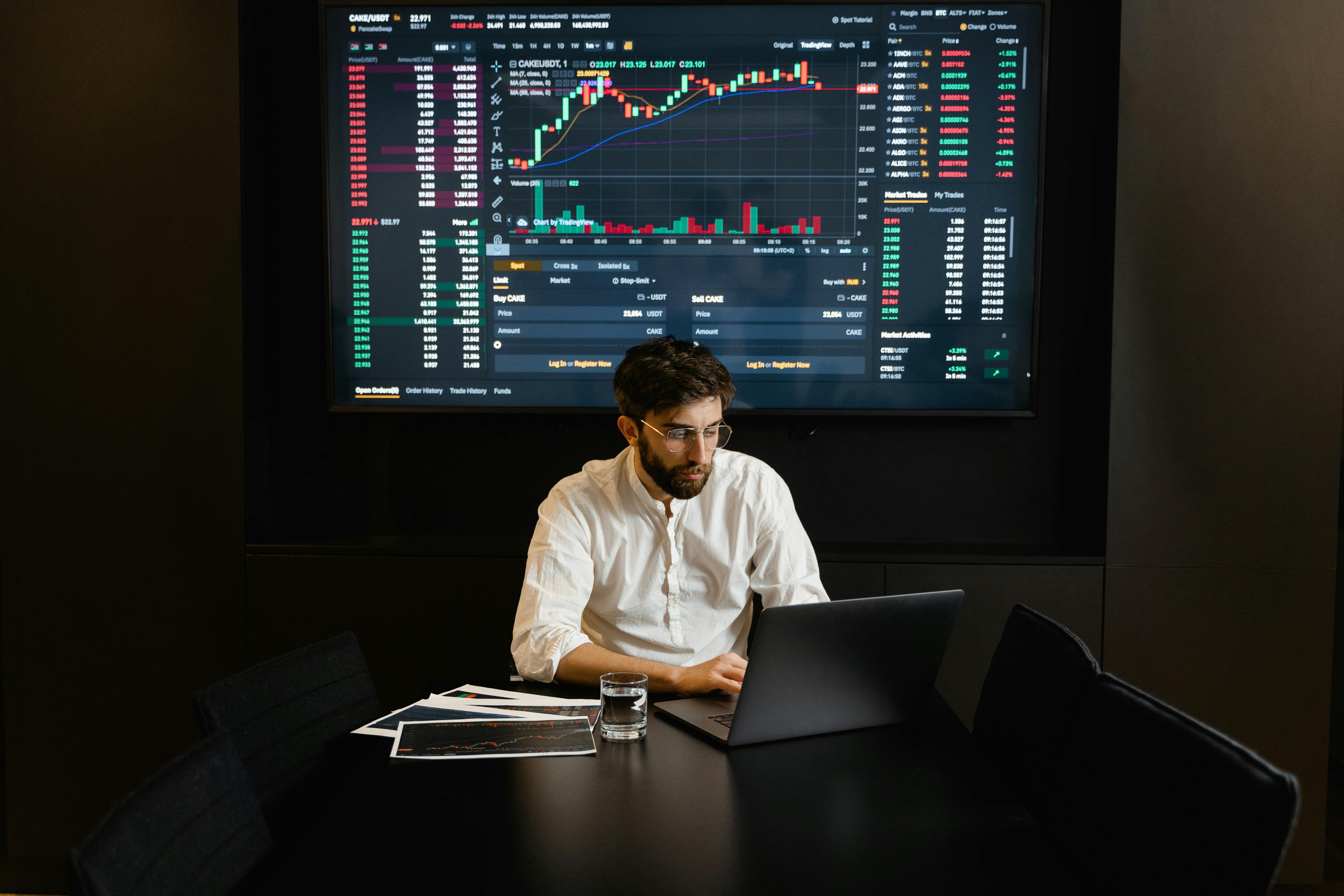 man trading in a white shirt - Stocks Vs Futures