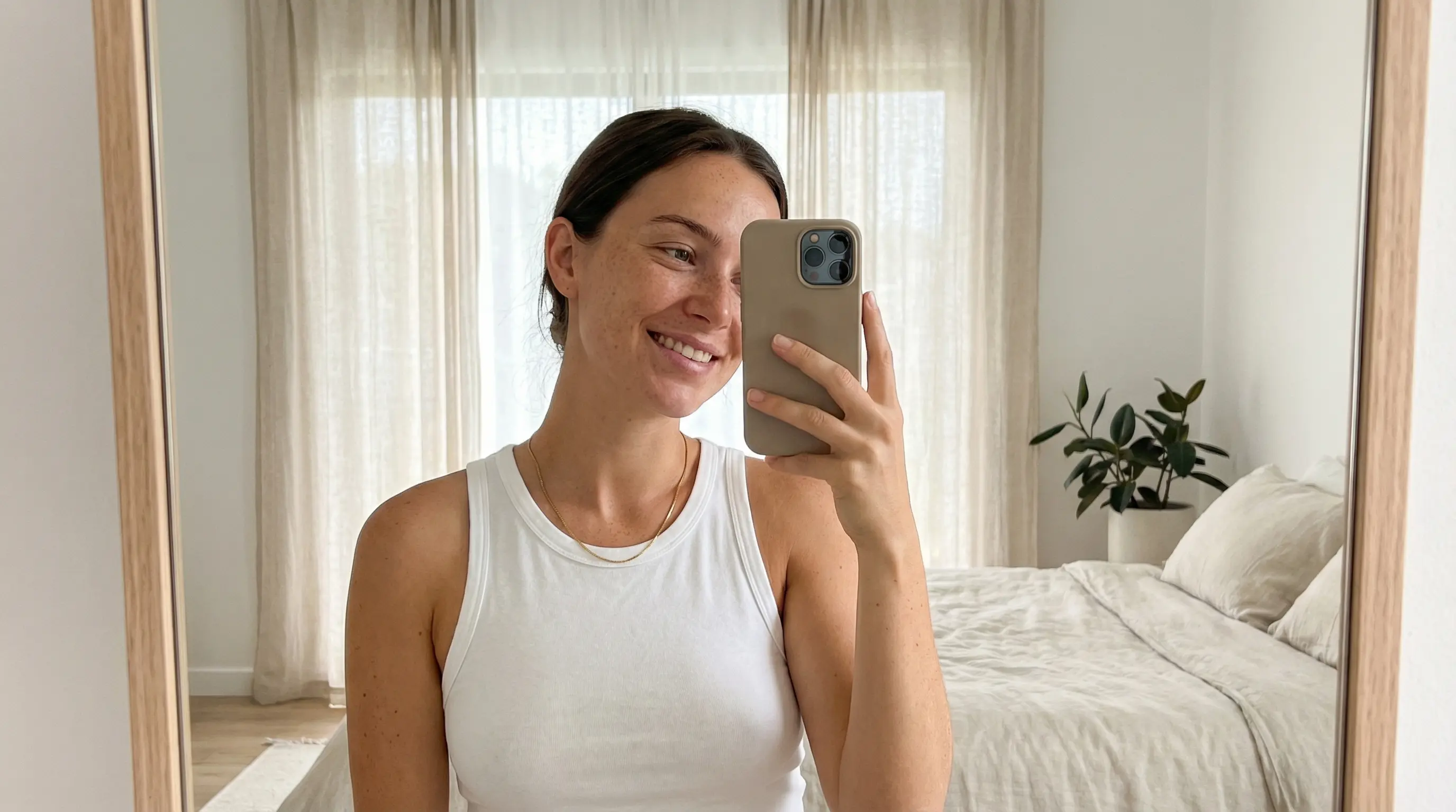 Authentische Fansly Creatorin mit Agentur Support von Evole Studio