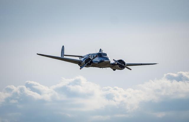 beechcraft model 18, airplane, aircraft, sky, aviation, plane, nature, piston plane, clouds