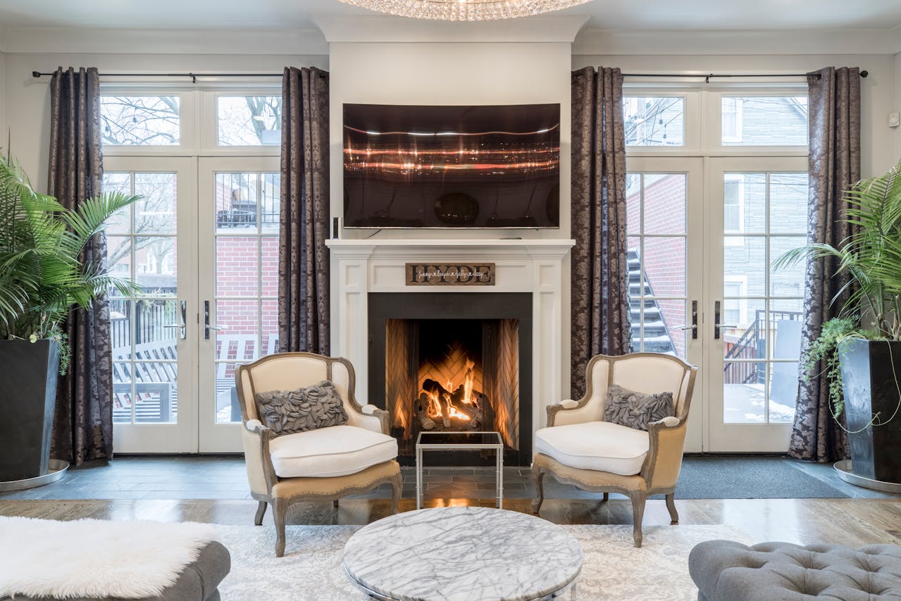 A living room filled with furniture and a fire place.