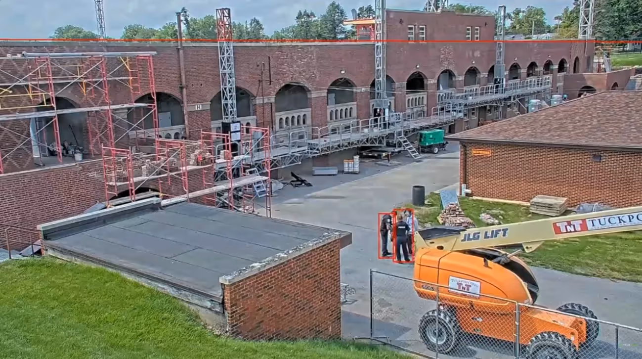  TrueLook’s 1080p IR PTZ Camera with Jobsite Surveillance service identifying a trespasser and police officers