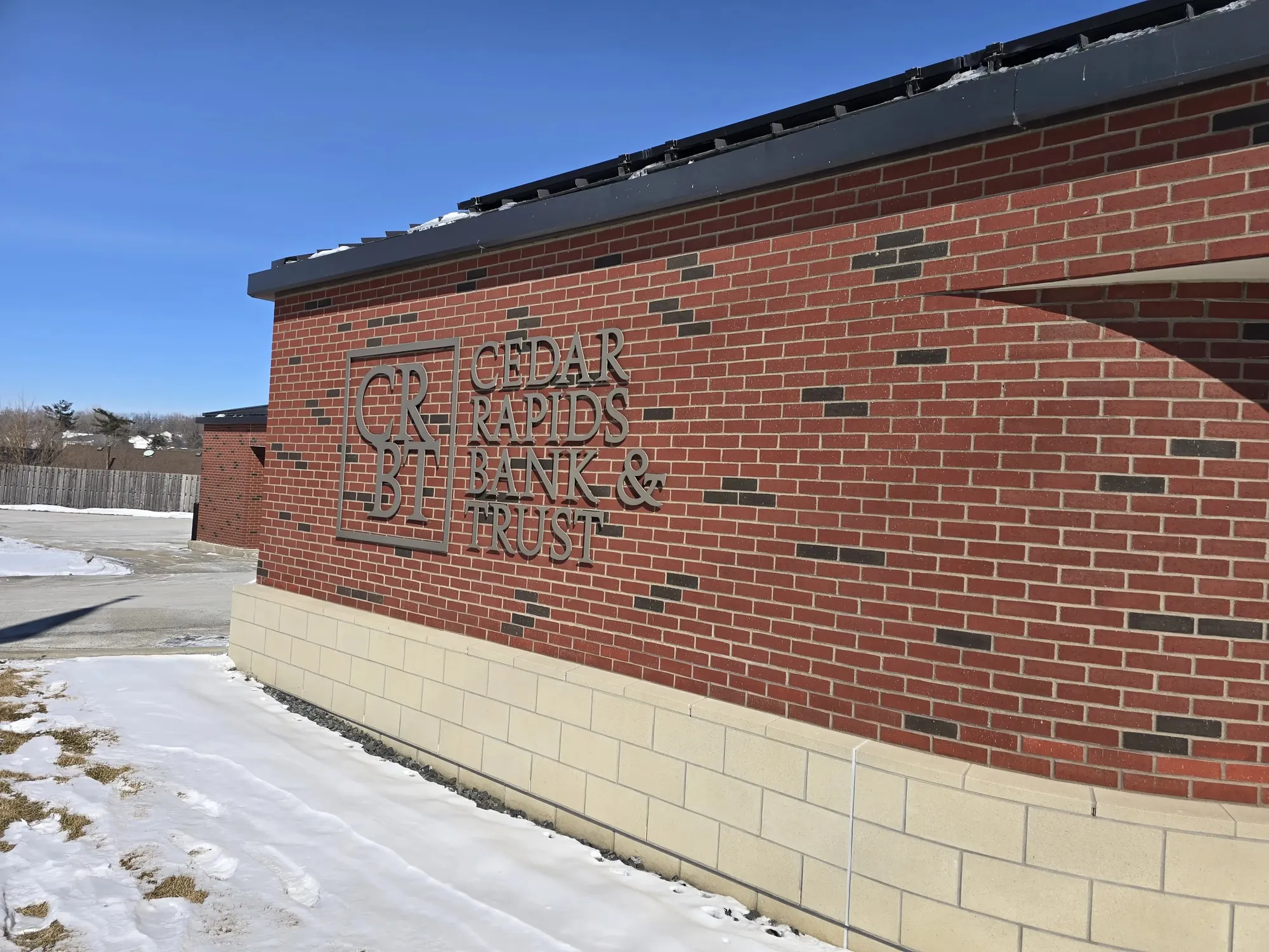 Cedar Rapids Bank and Trust exterior after masonry staining by TNT Tuckpointing, Iowa's only Masonry Cosmetics certified contractor