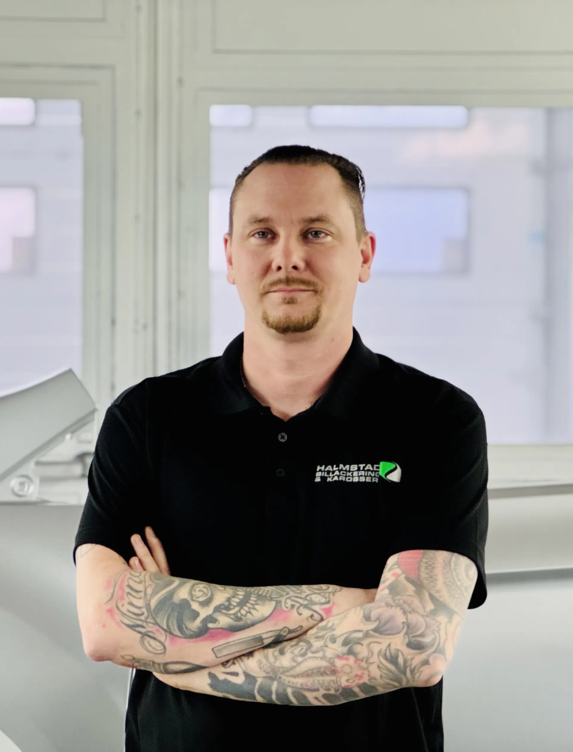 Tim Johansson, karosseriarbetare, porträttbild, Halmstad Billackering.