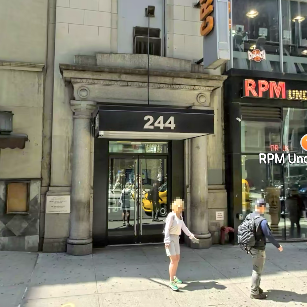 Entrance to 30 E 40th St. NY, NY 10016