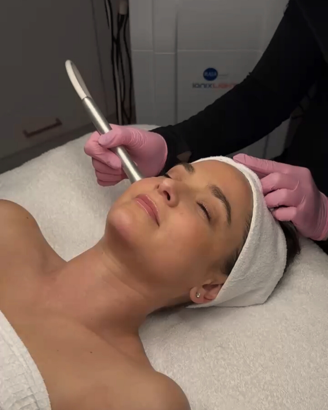 Oxylight Facial Chicago Medspa Skin Bar and Studio