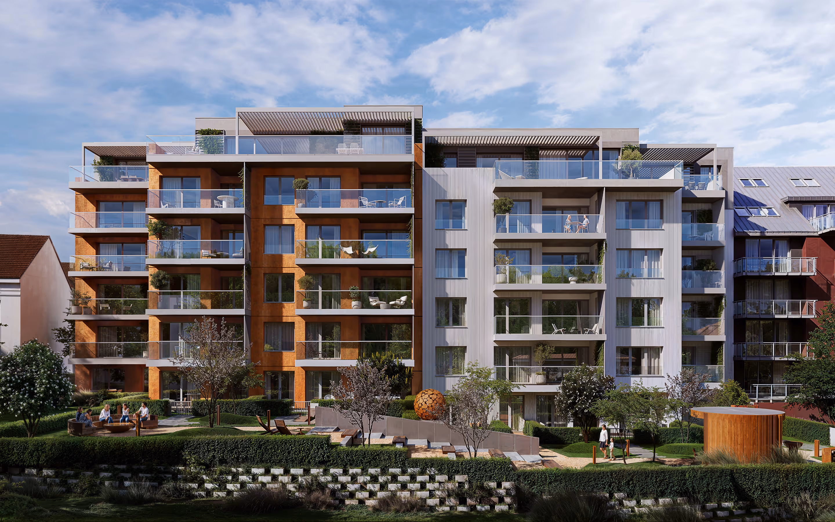 Moderní bytový komplex se dvěma hlavními budovami, oranžovou a světle šedou, s balkonky a zelení na zahradě s lidmi.