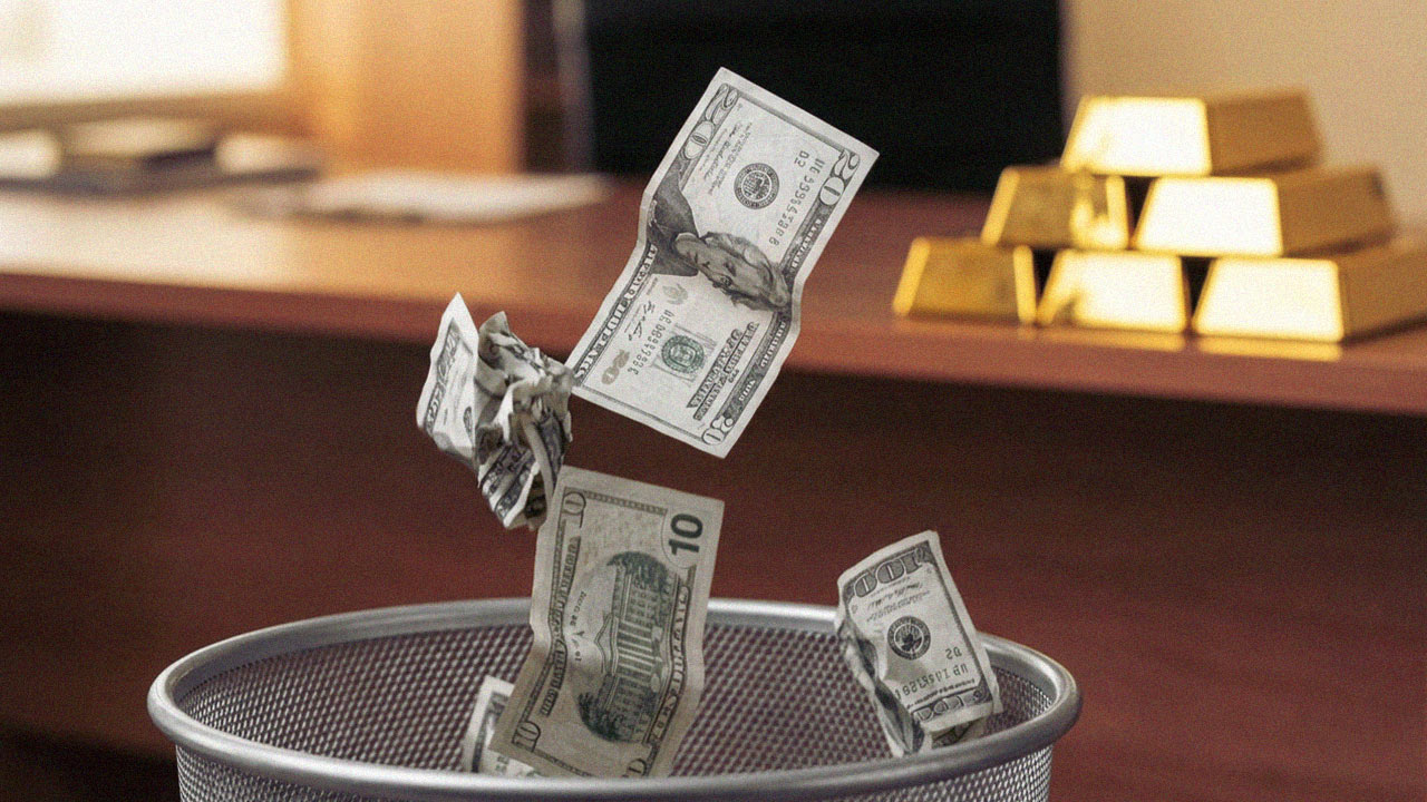 Dollar’s Worst Year Since 2017 Raises Alarms