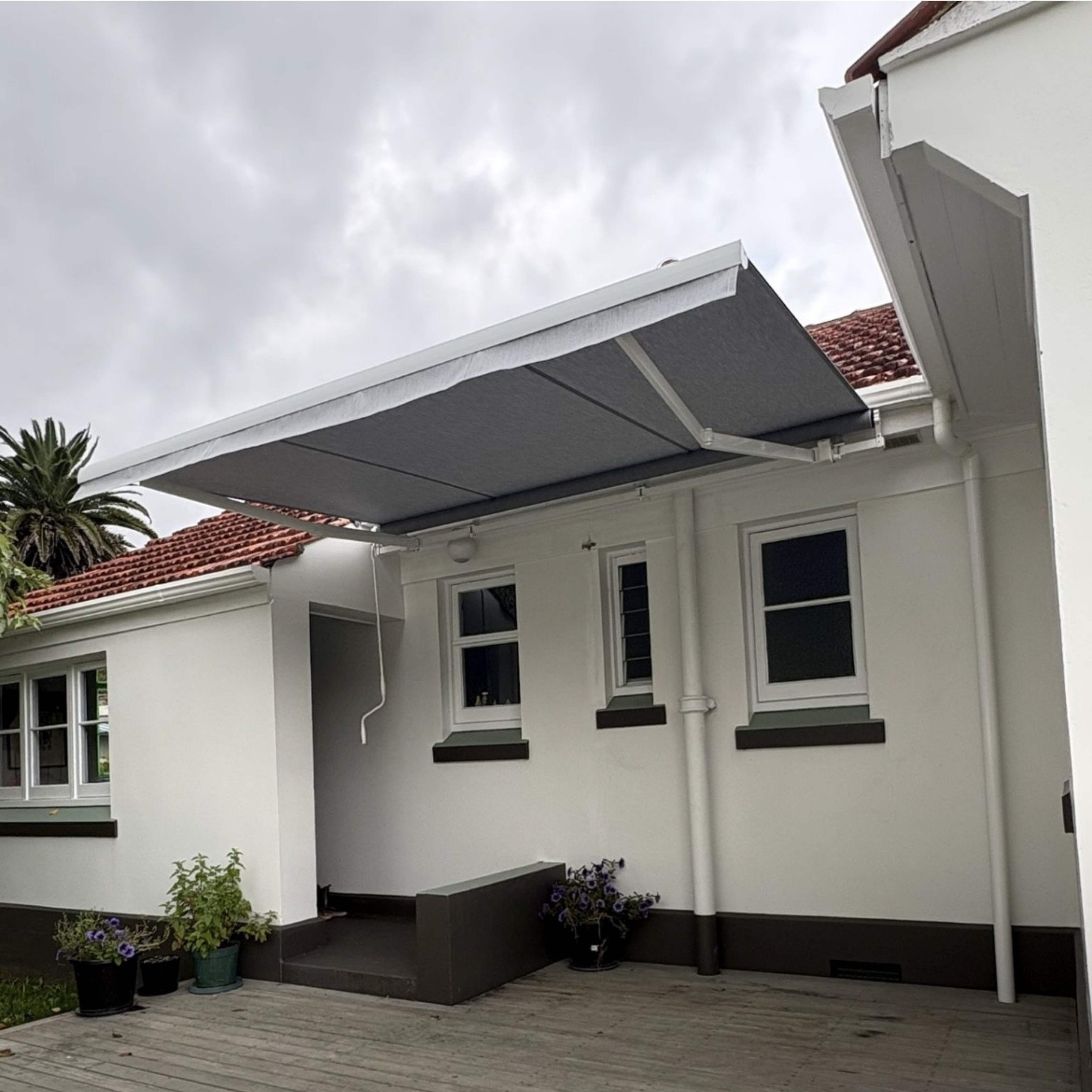 Custom awning over an outdoor retreat in Whangarei, installed by Shadeland